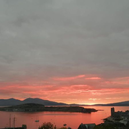 Central Oban Studio With Stunning View Exteriör bild