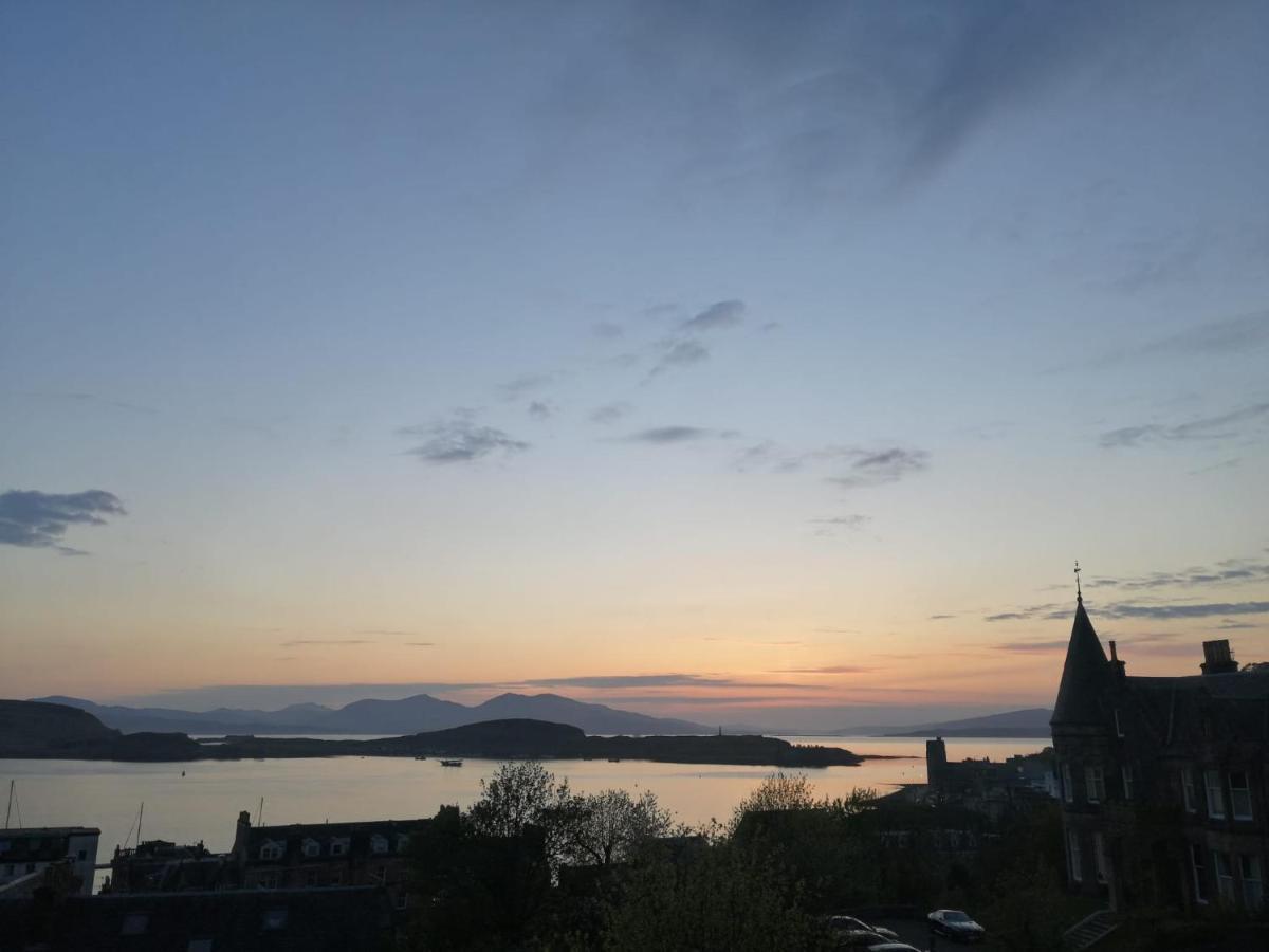 Central Oban Studio With Stunning View Exteriör bild
