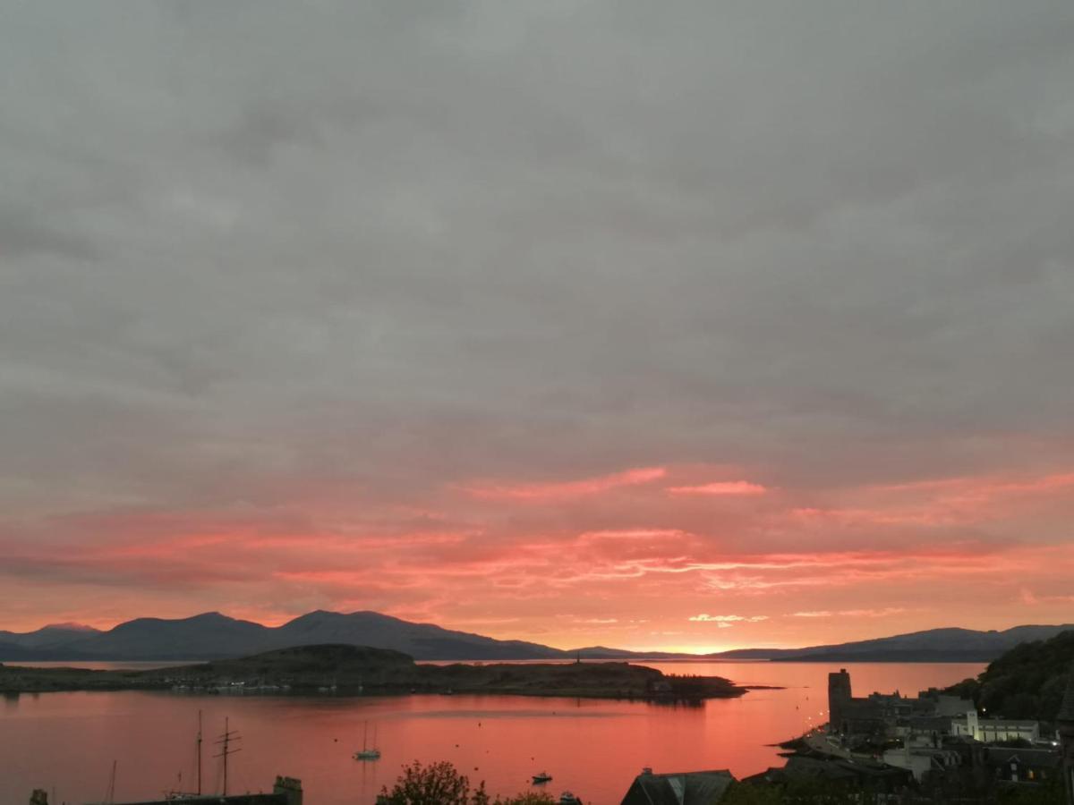 Central Oban Studio With Stunning View Exteriör bild